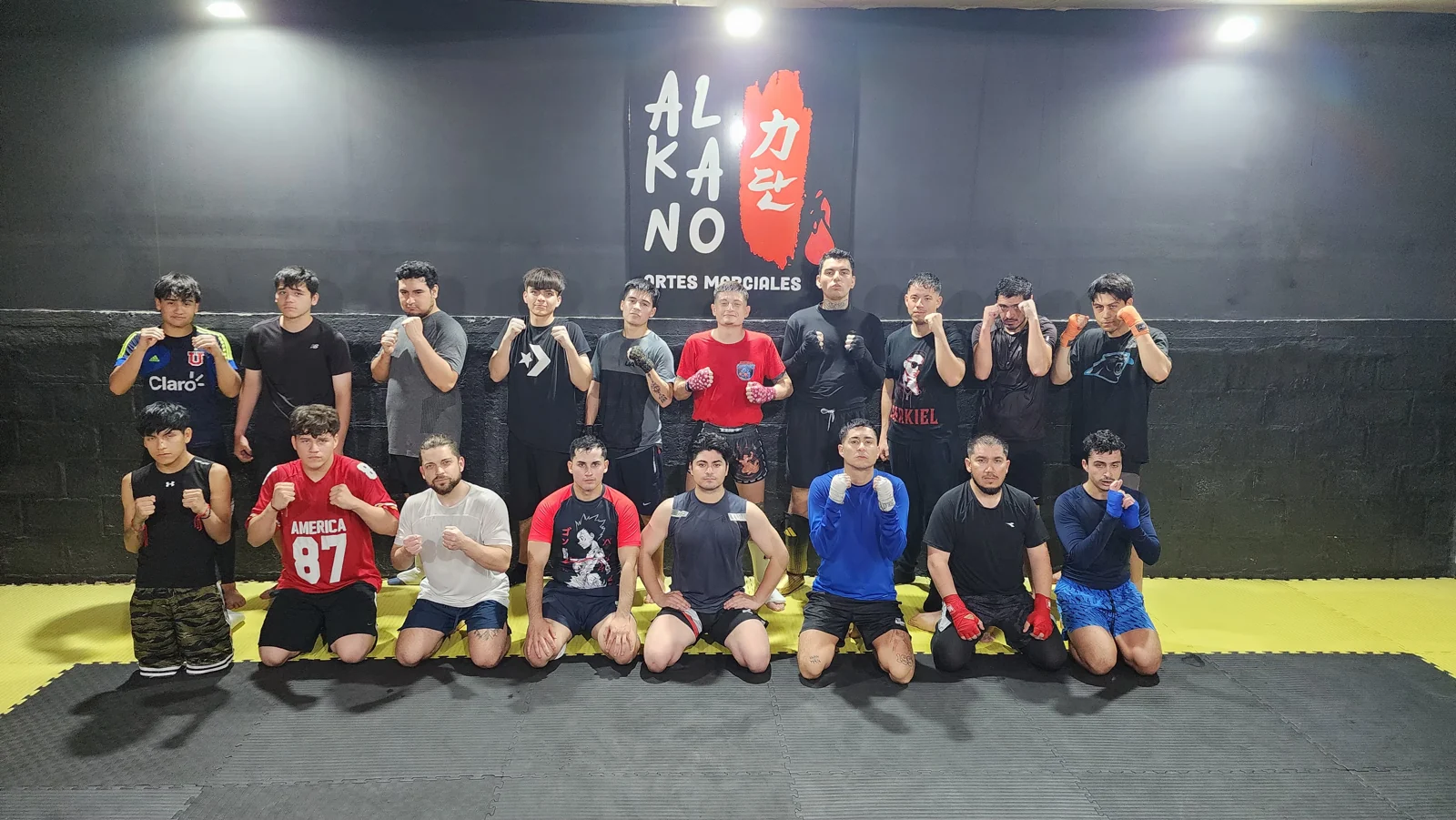 Grupo de alumnos de MMA en Alkano